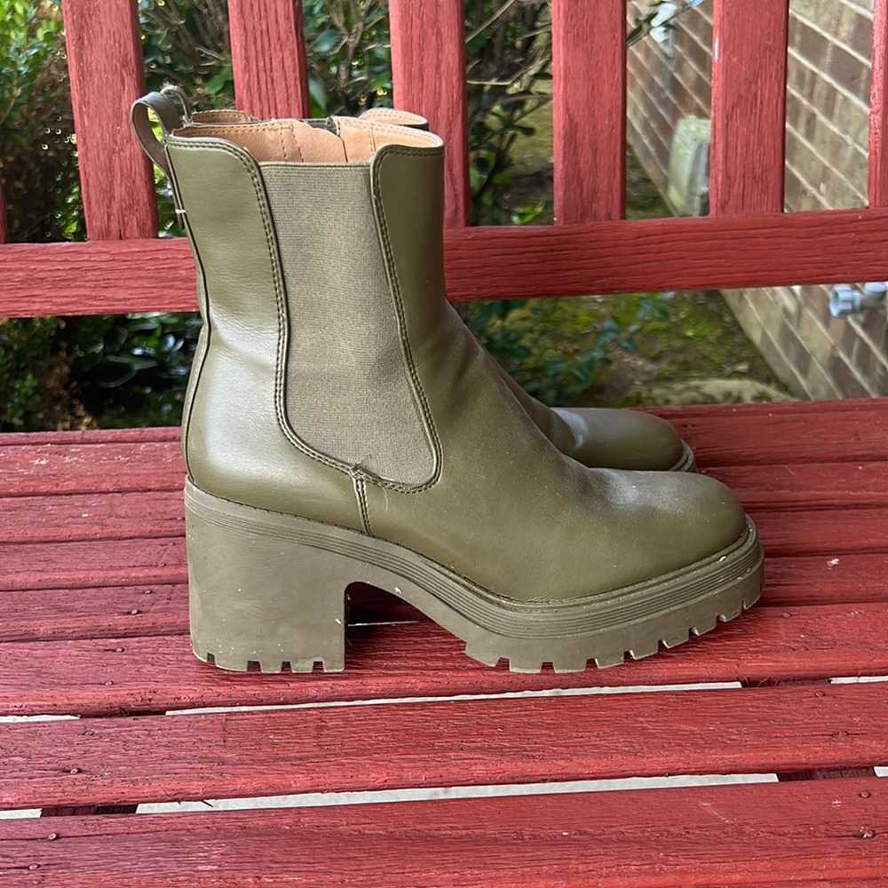 Sam and Libby platform boots with heel